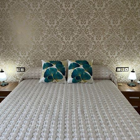 Hostal Solymar San Francisco  ภายนอก รูปภาพ
